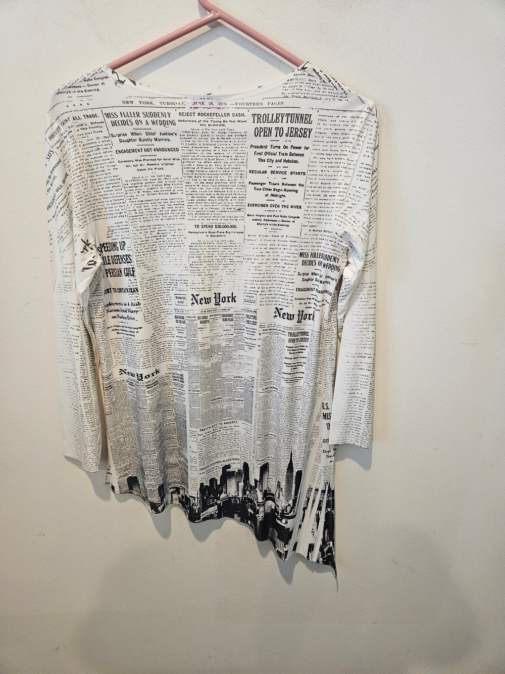 Pretty Womam New York Newspaper Print Tunic Top - Black & White Small - Picture 8 of 11